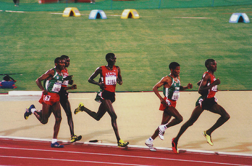 שלושה רצים מקניה ושניים מאתיופיה מובילים בגמר ריצת 10,000 מ'