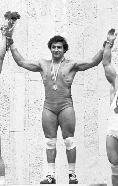יוריק ורדיניאן על דוכן המנצחים במוסקבה 1980